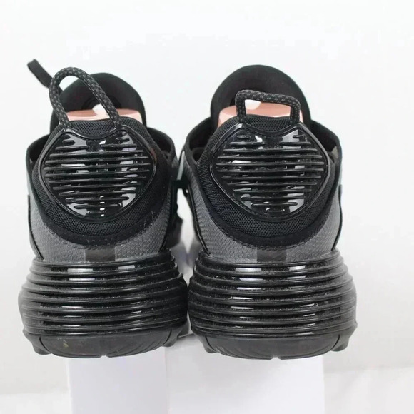 NIKE - Picture 4 of 8